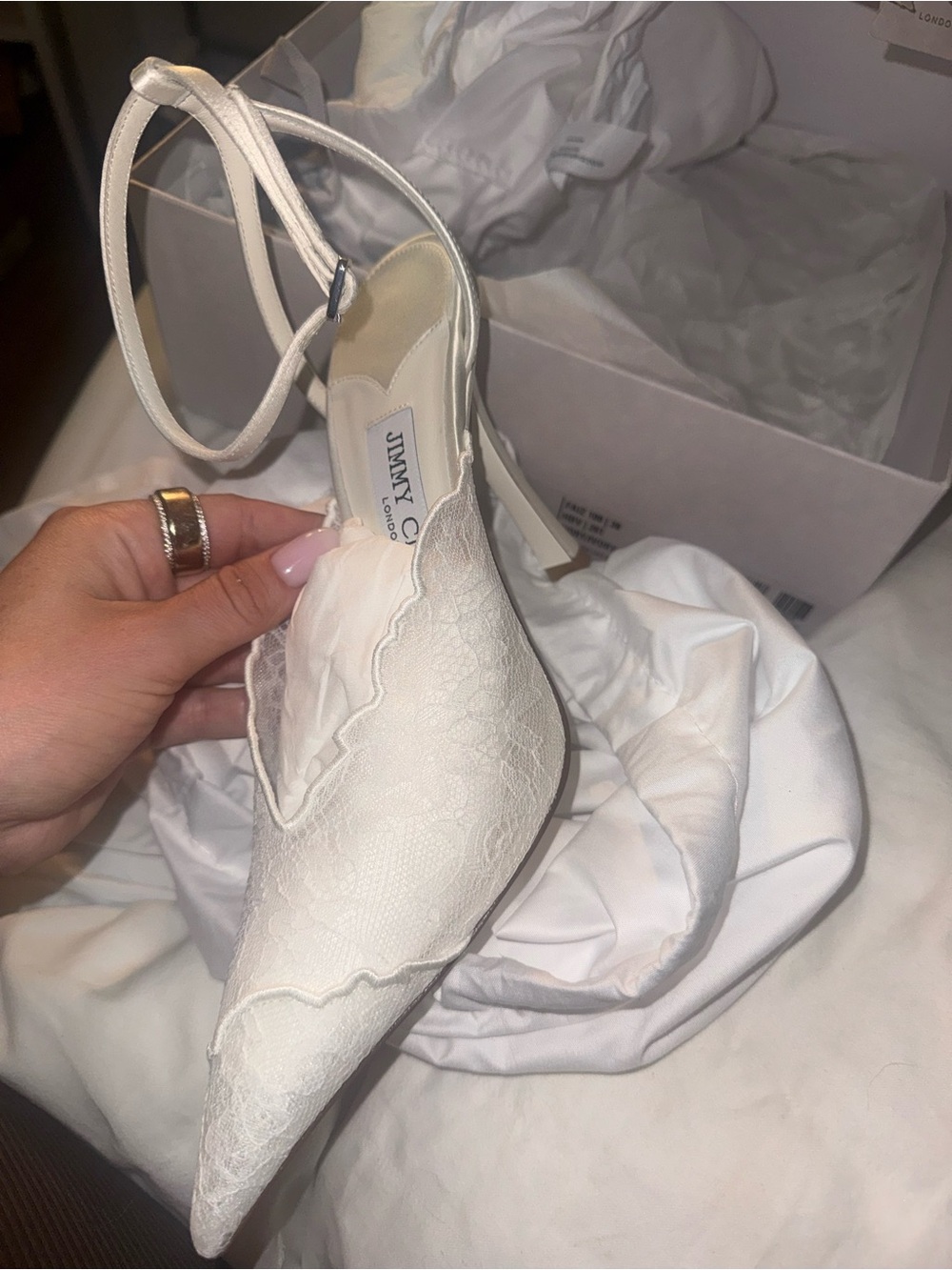Jimmy Choo Ivory Lace Scalloped Pointed-Toe Heels- NWT SOLD OUT EVERYWHERE - Picture 5 of 5